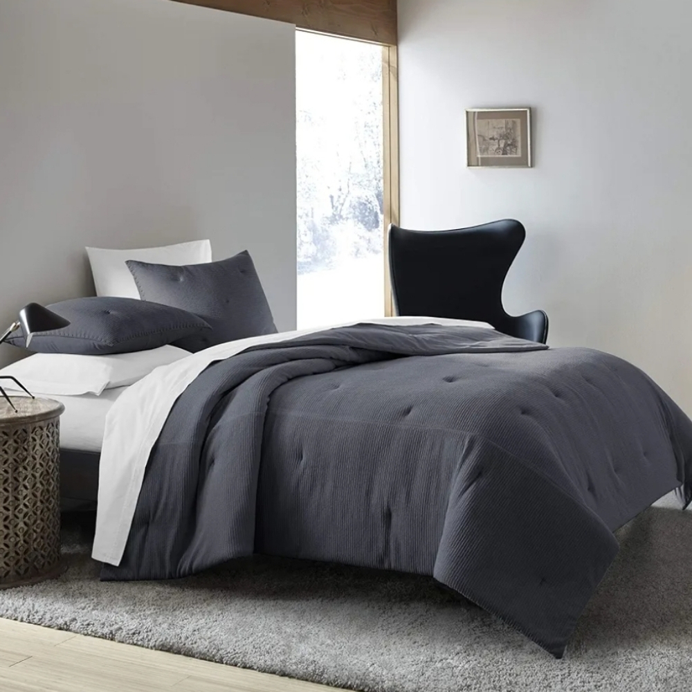 Ed Ellen Degeneres Sonoma, Twin Quilt, Deep Blue